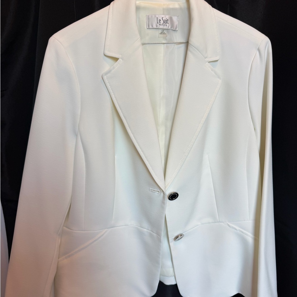 Le Suit White Single-Button Tailored Blazer
